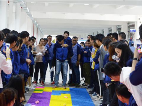 坚贞立志，，，，，，永葆精神，，，，，，奋勇领先，，，，，，不负青春